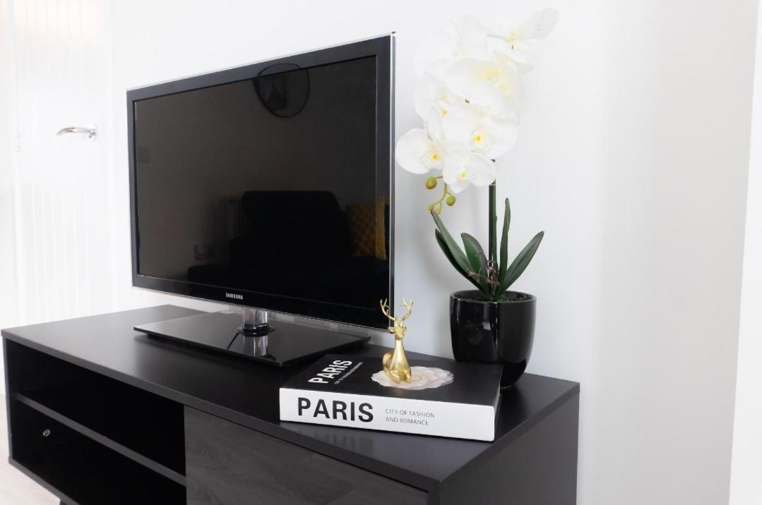 Stylish House With Private Parking Villa Glasgow Eksteriør bilde