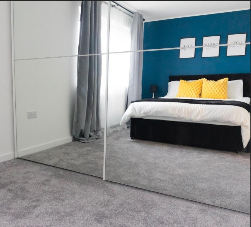 Stylish House With Private Parking Villa Glasgow Eksteriør bilde