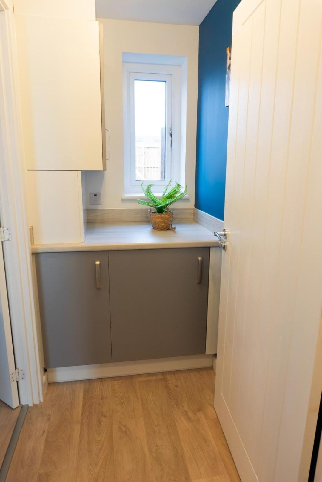 Stylish House With Private Parking Villa Glasgow Eksteriør bilde